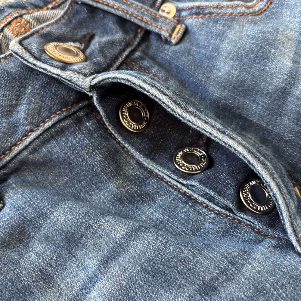 American Eagle Tomgirl Jeans - Picture 3 of 9
